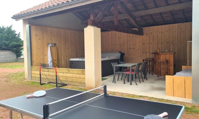 L'Hopital-le-Grand Cabaña | Casa rural espaciosa con spa, áreas de juegos y jardín en L'Hôpital-le-Grand