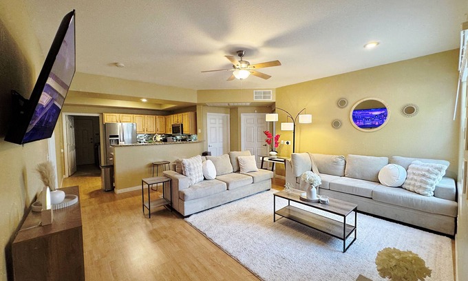 North Las Vegas Condominio | Spacious 2bd/2ba Condo With Pool and Fitness Center