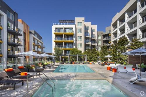 Marina del Rey Apartamento | Spacious 2BD 2BA with Huge Balcony, Near Venice Beach & Fun!