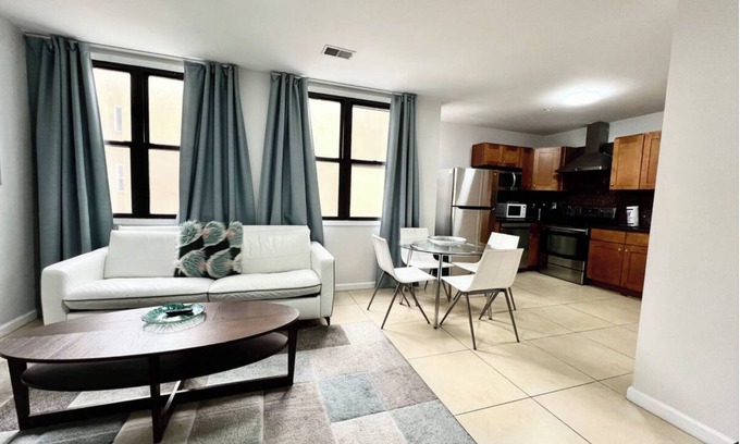 Chinatown Apartamento | Spacious 2Bd Apt Perfect for Downtown travel in style!