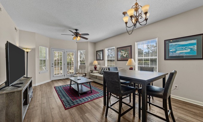 Red Hill Condominio | Spacious 2BR/2BA Golf Villa that sleeps 8 at Famous Legends Golf Course