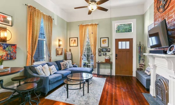 Touro Condominio | Spacious 2BR/2BA Uptown Condo - Walk to Magazine St. Dining, Shops & Streetcar