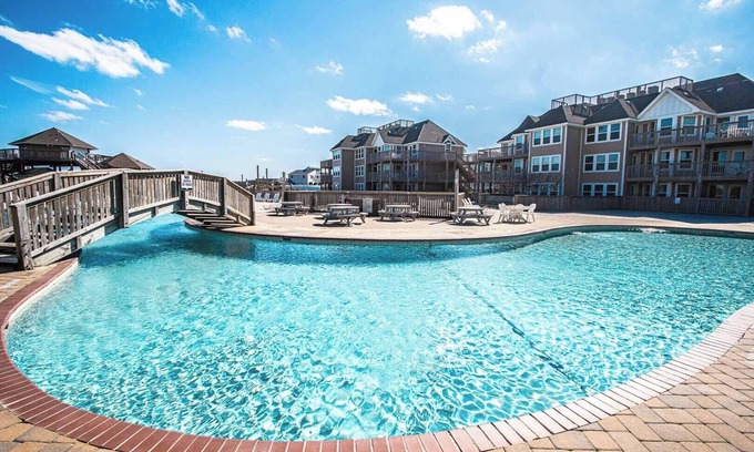 Duck Condominio | Spacious 2BR Condo w/ Beach Access