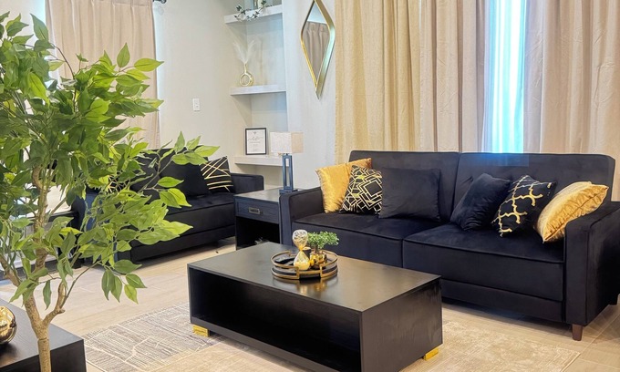 Mission Apartamento | Elegant living - free WiFi, Kid friendly and near shops & resto