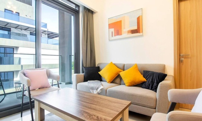 Nad Al Sheba Apartamento | Spacious 2BR Next to Meydan Racecourse w/ Balcony