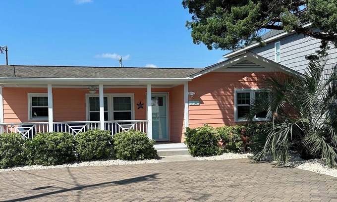 Cherry Grove Beach Casa | Spacious 3-bedroom 2-bathroom house Sleeps 10 pet friendly in Cherry Grove Beach