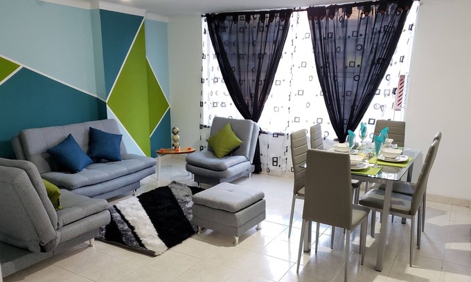 Antiguo Country Apartamento | SPACIOUS 3 Beds / 2 leves AWESOME LOCATION CLOSE TO ZONA T , EASY TRANSPORT.