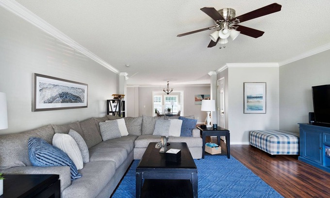 Pooler Casa | Spacious 3 bed / 2.5 bath Home w/Outdoor Fireplace
