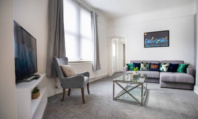 South Shields Casa | Spacious 3-Bed Home in South Shields, Sleeps 8