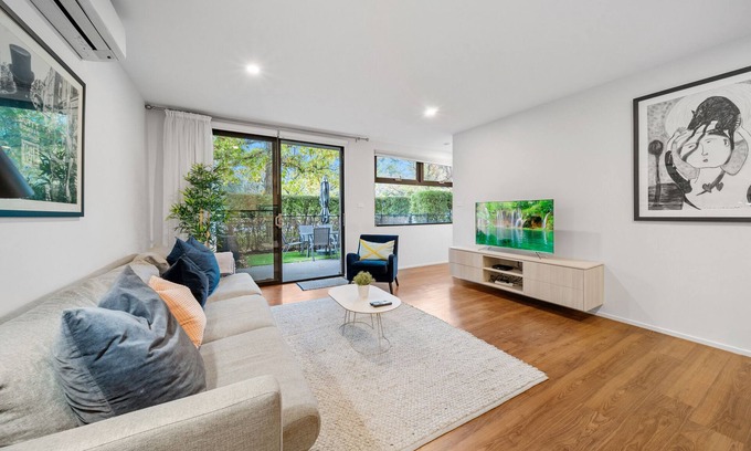 Turner Apartamento | Spacious 3-Bed Home with Alfresco Dining Patio