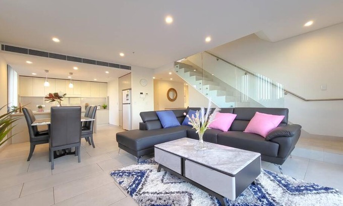 Kogarah Apartamento | Spacious 3-Bed Penthouse with Perfect View