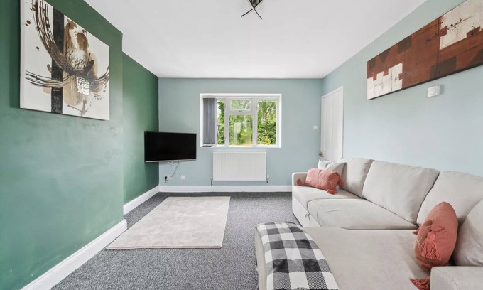 Littlemore Casa | Spacious 3 Bed Semi Detached House in Oxford for Upto 7 Guests