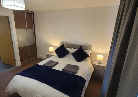 Fenny Stratford Casa | Spacious 3 bed Sleeps 5 and free parking