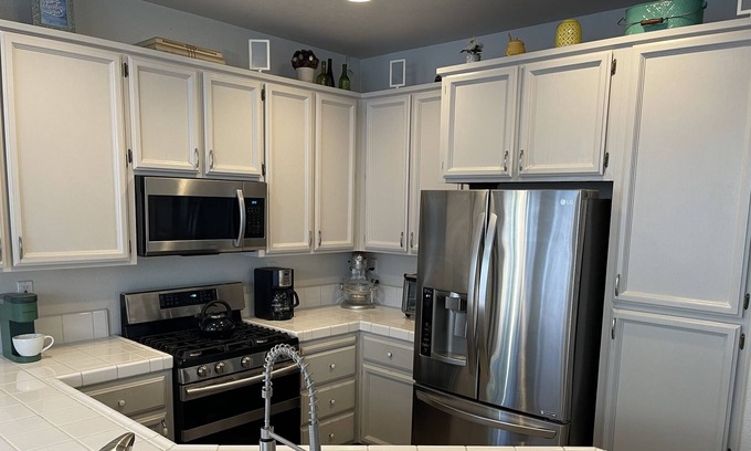 West Sacramento Casa | Spacious 3 bedroom 2 bath house. Quiet cul-de-sac, 15 minutes from downtown.