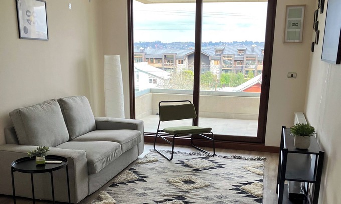 Puerto Varas Apartamento | Spacious 3-bedroom apartment steps from Cerro Philippi and train station