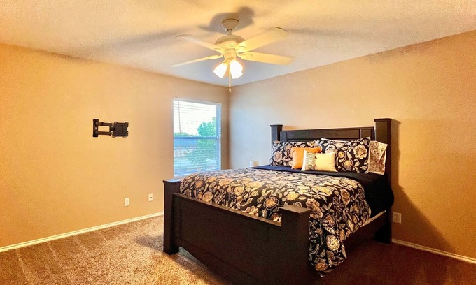 New Braunfels Casa | Spacious 3 Bedroom Home in quiet neighborhood