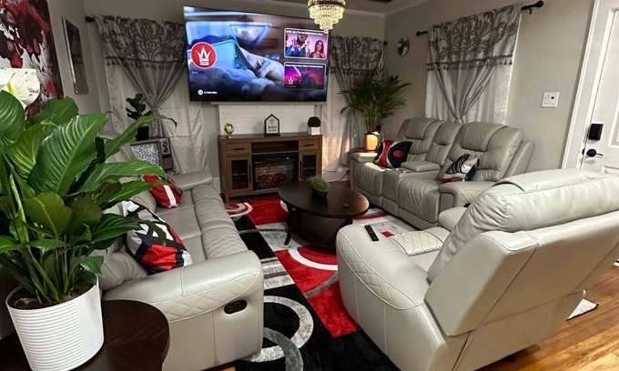 Winston - Salem Casa | Spacious 3-Bedroom with 4 beds, Fully Furnished Home Near Downtown Winston-Salem
