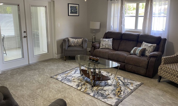 Town N County Park Casa | Spacious 3-bedroom/ 2 bath home by Marvis