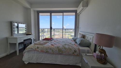Blacktown Apartamento | Spacious 3 bedroom, 2 washroom and 2 parking 5 min from train station
