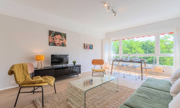 Lambersart Apartamento | Spacious 3 bedroom apartment & private parking!