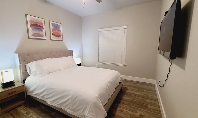 Fort Worth Apartamento | Spacious 3 Bedroom Apartment in lower Westside