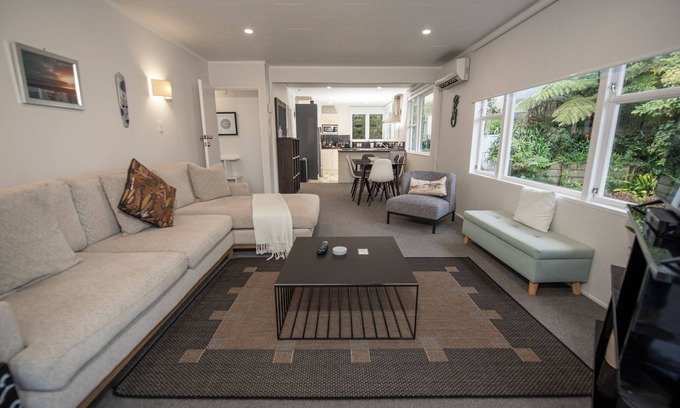 Tauranga Apartamento | Spacious 3-bedroom apartment in Tauranga with partial inner harbour views
