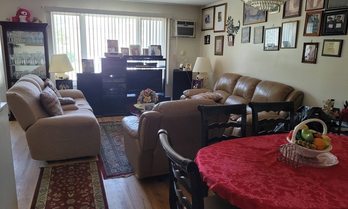 Queens Apartamento | Spacious 3-bedroom apartment in charming Queens with AC, near to shopping, beach