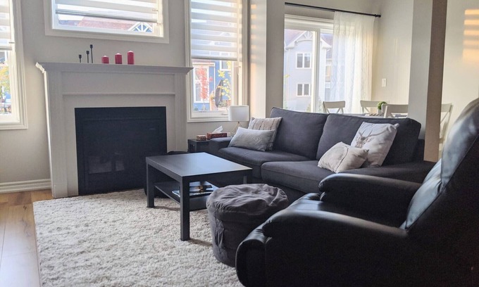 Collingwood Casa | Spacious 3-bedroom cottage retreat minutes from Blue Mountain!