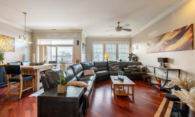 Kenwood Condominio | Spacious 3-bedroom corporate condo in wonderful North Kenwood in Hyde Park