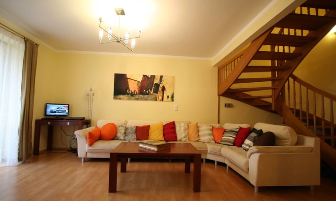 Karlovy Vary Apartamento | Amplio apartamento de 3 habitaciones con estacionamiento
