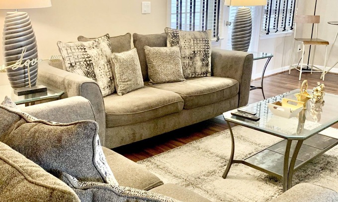 Greensboro Casa | SPACIOUS 3 bedroom Family Townhome Getaway