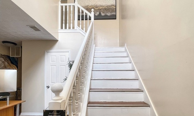 Riverdale Casa | Spacious 3 bedroom Getaway: Perfect for families: 10 mins away from Airport