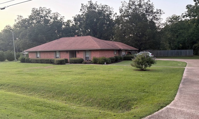 Starkville Casa | Spacious 3-bedroom house with central heat and air in Starkville