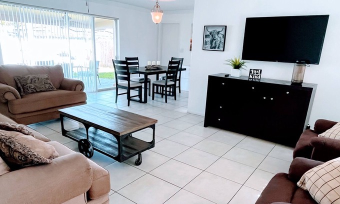 Hialeah Casa | Spacious 3-bedroom home in a central location!