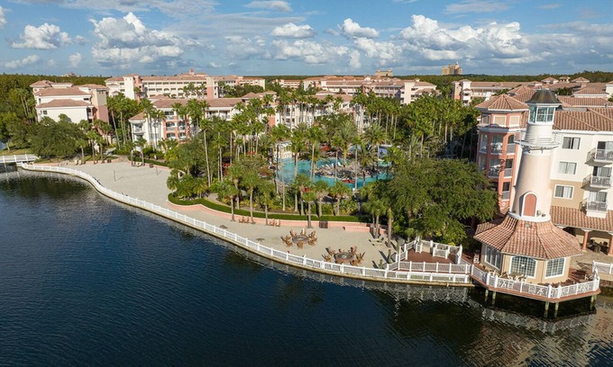 Williamsburg Condominio | Amplio 3 dormitorios, Marriott Grande Vista, resort junto al lago. Todas las semanas, las mejores tarifas.