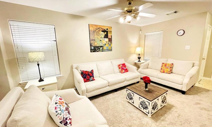 Rosenberg Casa | Spacious 3 Bedroom - Rosenberg