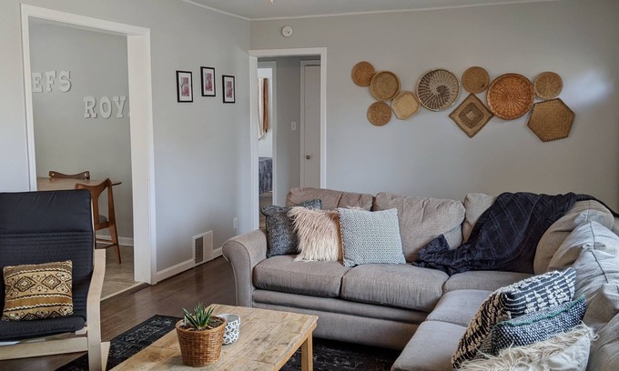 Independence Casa | Spacious 3 bedroom Home- 5 Minutes From the Stadiums!
