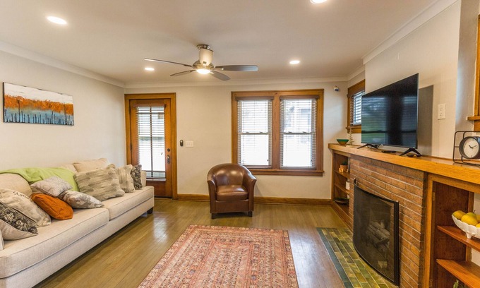 Rosedale Casa | Spacious 3 bedroom home near KUMED and Westport in Kansas City