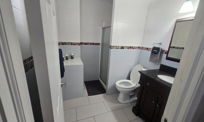 Newbold Apartamento | Spacious 3-bedroom apartment in charming Philadelphia with AC, WiFi