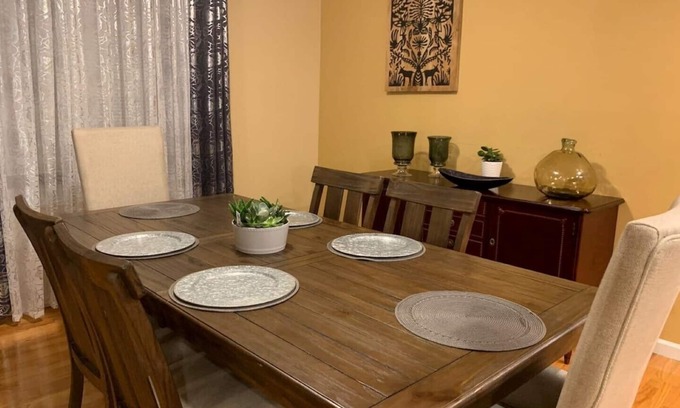 North Bergen Condominio | Spacious 3 BR Apartment - NYC Skyline Views Nearby