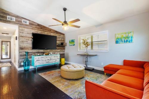 Largo Casa | Spacious 3-BR Home with Patio, Firepit & BBQ!