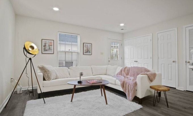 Sterling Casa | Spacious 3 LVL, 3 BEDR + Attached Baths, Close to Airport ✈ and Attractions