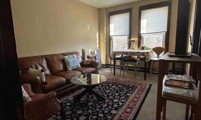 Morgantown Casa | Spacious 3 Queen Suite - Centrally Located