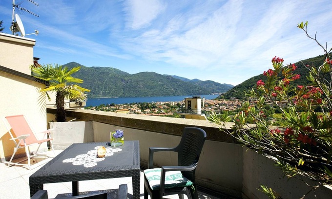 Cannobio Apartamento | Amplio apartamento de 3 dormitorios con balcón soleado y vistas panorámicas del lago