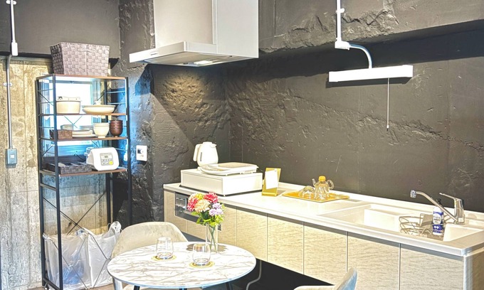 Chuo Ward Cama Y Desayuno | Spacious 37 ㎡ Studio, 10min to Kumamoto Castle, Free WiFi, Car Rental Available