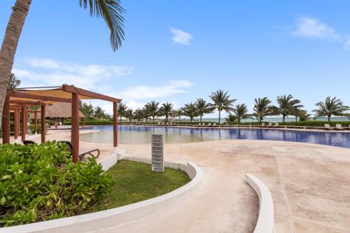 Puerto Juarez Apartamento | Spacious 3BD Apartment with Pool & Beach in Cancun
