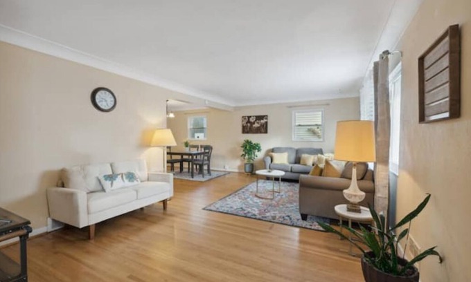Ottawa Casa | Spacious 3Bd-PoolTable, Office, Deck-Pets OK. 1 mile from University of Toledo.