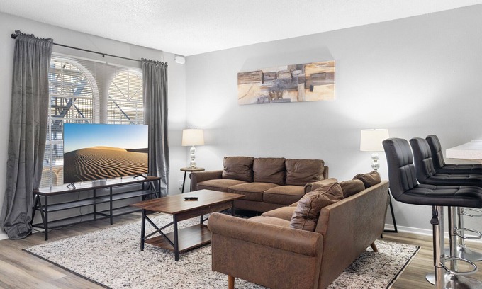 North University Apartamento | Spacious 3BR/2BA next to UT 9686