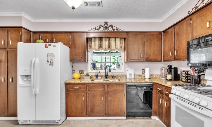 Columbus Casa | Spacious 3BR | Azalea Retreat | Columbus Comfort