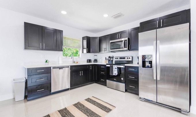 Gladeview Apartamento | Lovely Duplex with Complimentary Parking